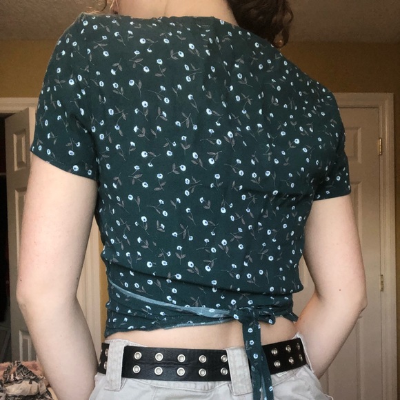 brandy melville  wrap top - Picture 3 of 5